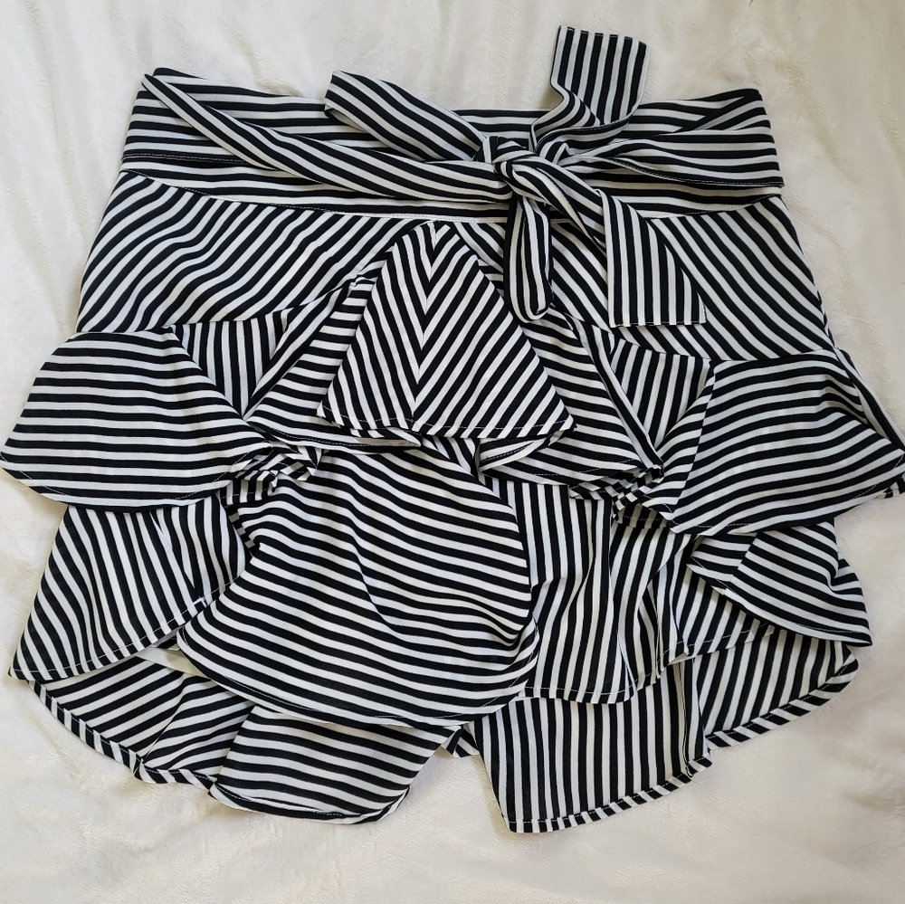 Express striped mini skirt like new